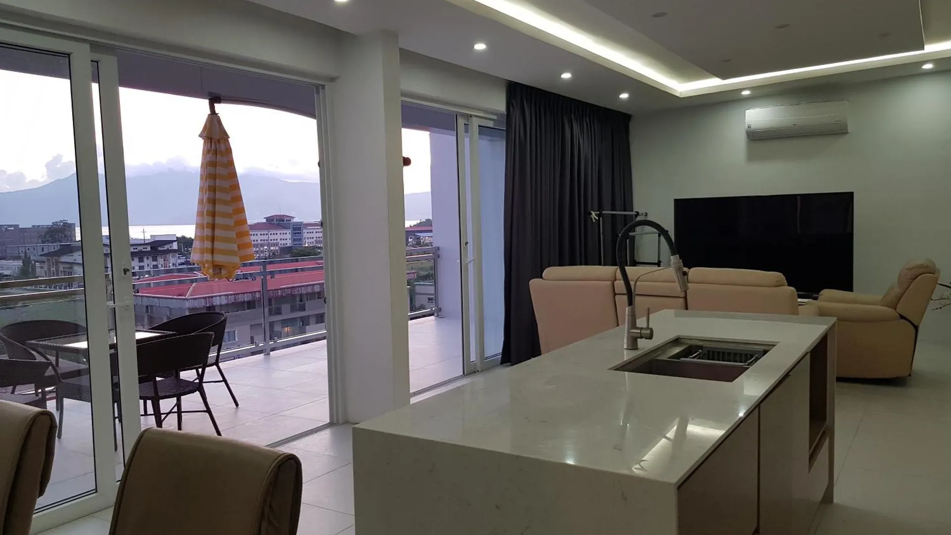 Apartment Chequers Suites Subic Bay Olongapo Philippines